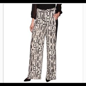 Wide leg BCBG MaxAzria black & white printed pants size XXS